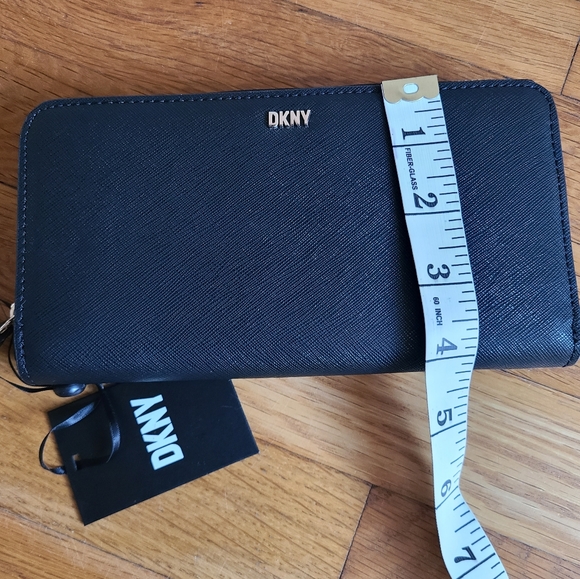 Dkny Vela large Zip around Wallet - Picture 12 of 14